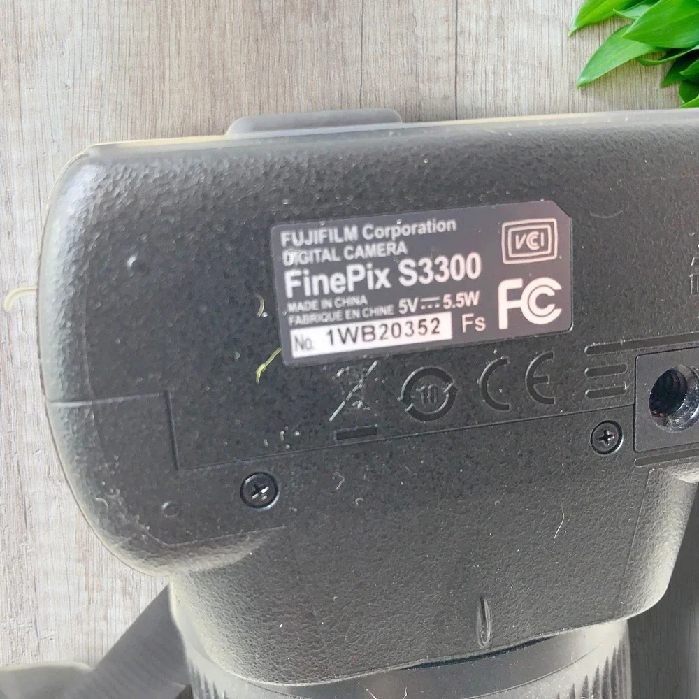 Fujifilm FinePix S3300 14MP Digital Camera 26x Zoom Case Manual Tested Works